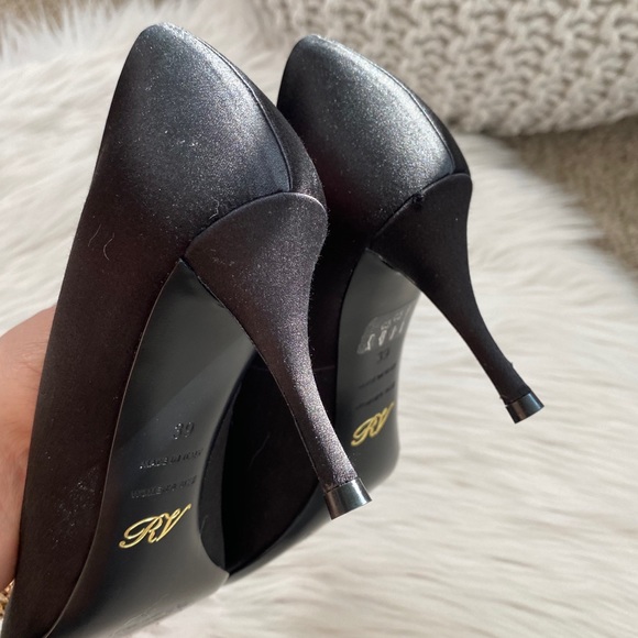 SOLD🖤Roger Vivier Crystal Flower Strass Heels - Picture 10 of 12